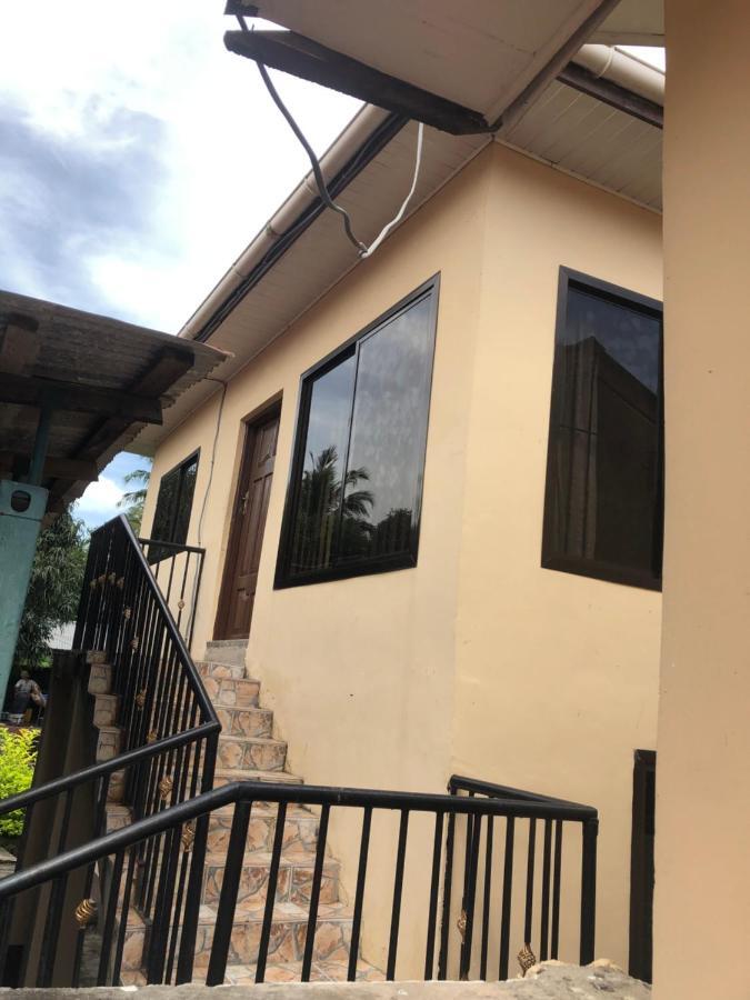 Tatys Homestay دار السلام المظهر الخارجي الصورة